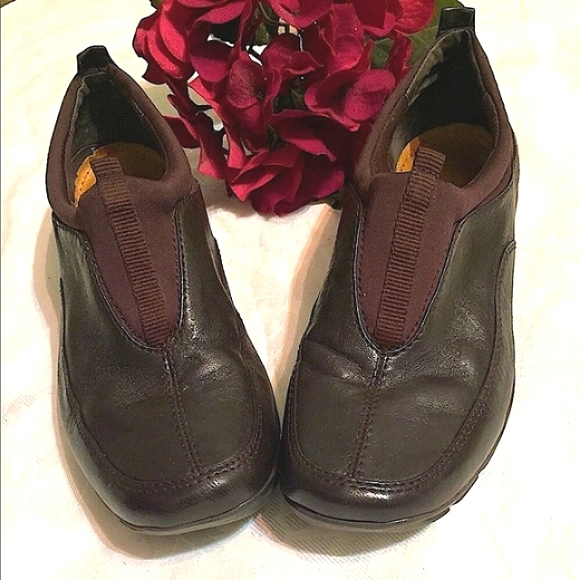 Easy Spirit Chocolate Brown Leather Slip-On (8.5) - Picture 1 of 7